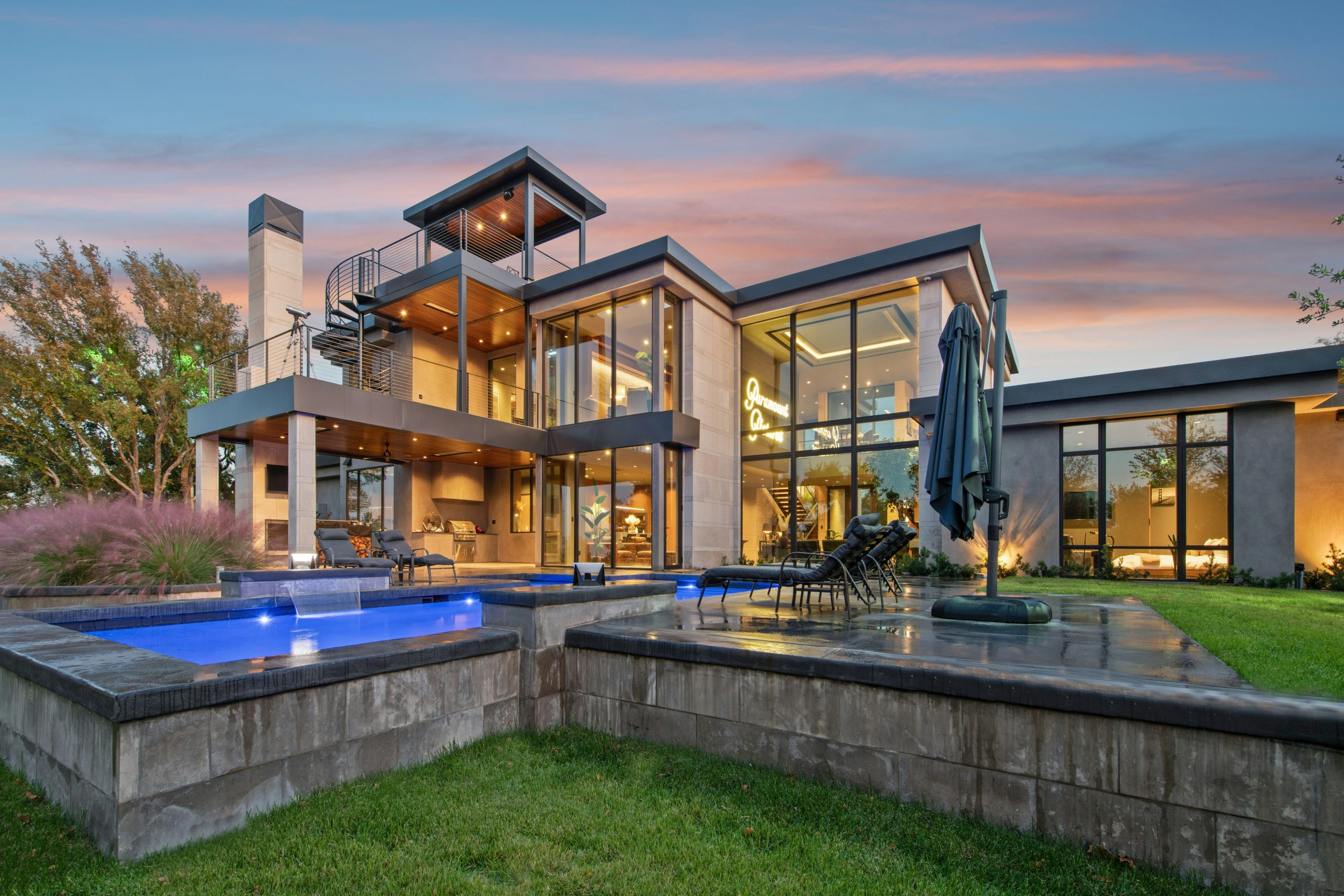 FEATURED LISTINGS michael brown q6eset3eulu unsplash (1)